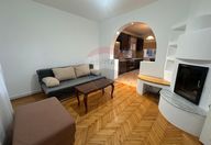 700 €, Vilă