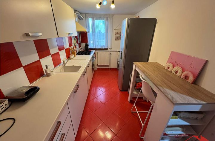 Apartament 3 camere de vanzare OBOR - Vrancea anunturi imobiliare Vrancea