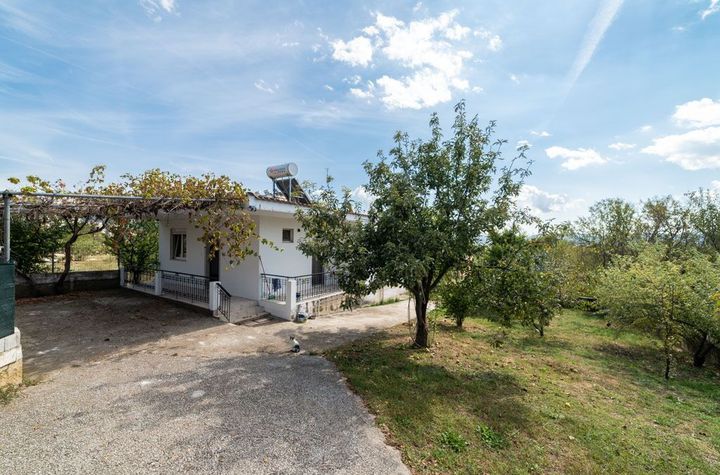 Casă parter 56 mp cu teren 379 mp în Krinides anunturi imobiliare Grecia