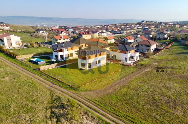 Vilă - 5 camere de vanzare DEZMIR - Cluj anunturi imobiliare Cluj