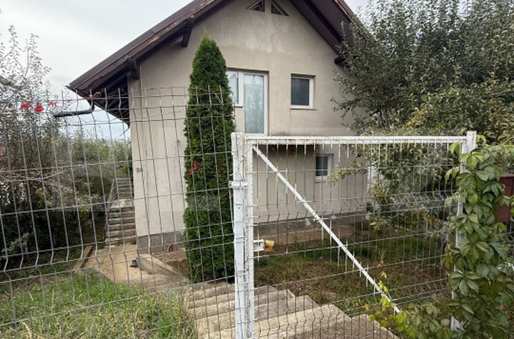 Casă - 4 camere de vanzare SUCEAVA - Suceava anunturi imobiliare Suceava
