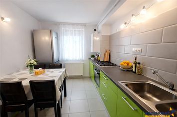 Apartament 3 camere de vanzare TRACTORUL - Brasov anunturi imobiliare Brasov