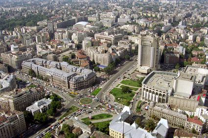 Sunt prea mulţi bucureşteni pe metru pătrat. Autorităţile sunt deja depăşite de situaţie