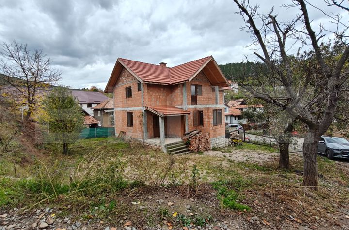 Vilă - 7 camere de vanzare GILAU - Cluj anunturi imobiliare Cluj