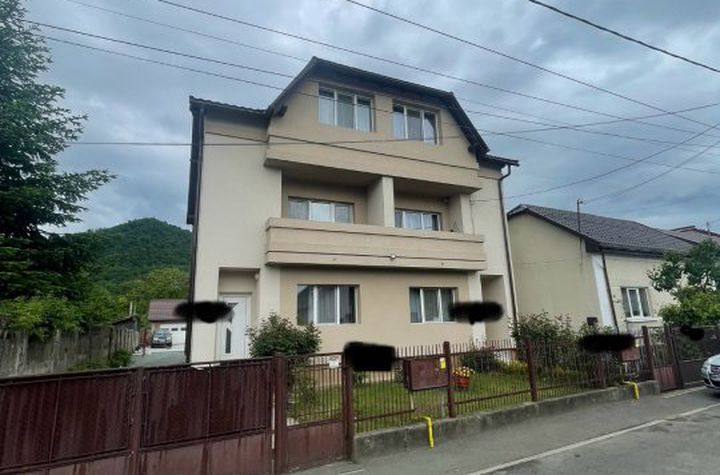 Vilă - 8 camere de vanzare BAIA MARE - Maramures anunturi imobiliare Maramures