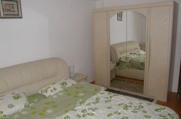 BANEASA in vila ap 3 camere mobilate si utilate, et 1, parcare. anunturi imobiliare Bucuresti