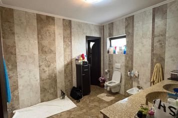 Casă - 4 camere de vanzare BAIA MARE - Maramures anunturi imobiliare Maramures