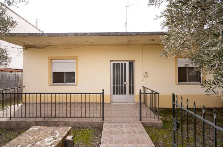 Casă 80 mp pe lot 332 mp în Agios Athanasios anunturi imobiliare Grecia