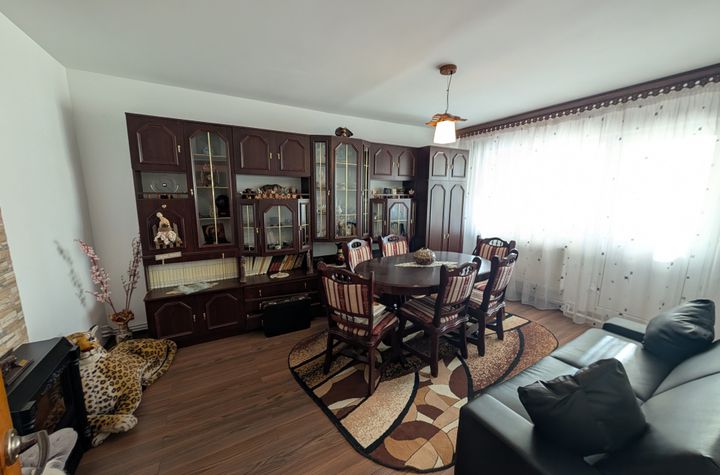 Apartament 3 camere de vanzare BACAU - Bacau anunturi imobiliare Bacau