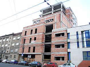 Clădiri de milioane de euro pe “tarabele” imobiliare