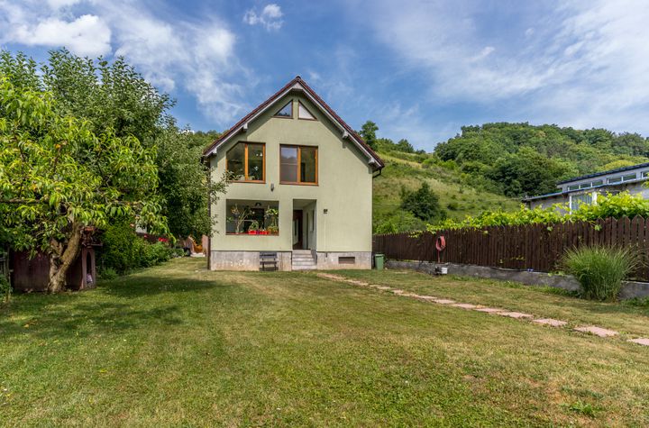 Vilă - 4 camere de vanzare FLORESTI - Cluj anunturi imobiliare Cluj