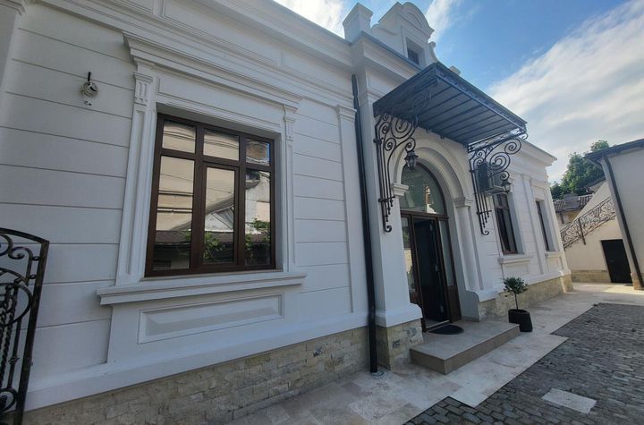 Vila elegantă restaurată - ideală pentru birouri - Str. Dacia nr. 4 anunturi imobiliare Constanta