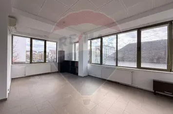 Birou luminos 70 mp în clădire modernă, zona Calea Dumbrăvii Sibiu anunturi imobiliare Sibiu