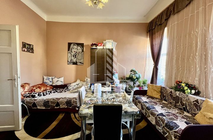 Apartament 3 camere, curte comuna, toate utilitatile, zona Lunei anunturi imobiliare Timis