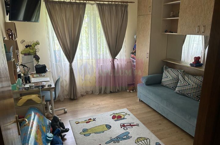 Vanzare apartament 3 camere anunturi imobiliare Bucuresti