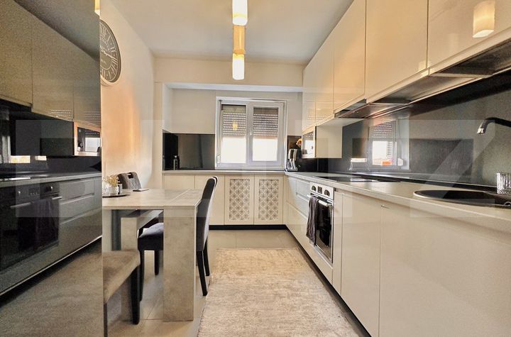 Apartament 4 camere de vanzare ORADEA - Bihor anunturi imobiliare Bihor