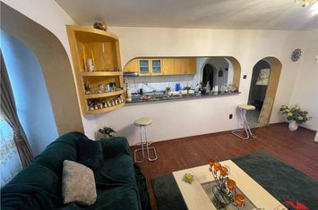 Apartament 3 camere de vanzare EST - Vrancea anunturi imobiliare Vrancea