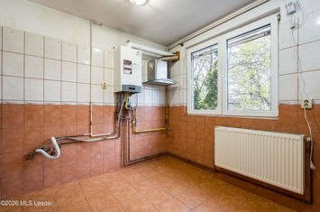 Vanzare Apartament 3 camere de - Pajura, etajul 2 din 3 anunturi imobiliare Bucuresti