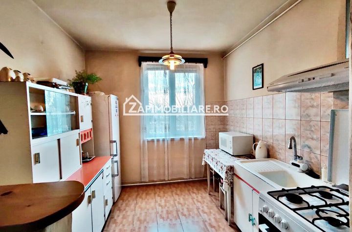 Apartament 3 camere de vanzare GORNESTI - Mures anunturi imobiliare Mures