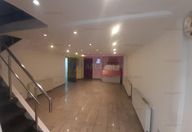 500.000 €, Spațiu comercial