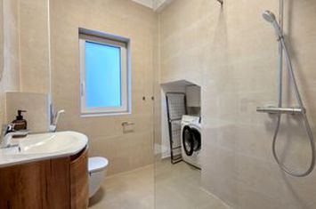 Vilă - 4 camere de inchiriat CISNADIE - Sibiu anunturi imobiliare Sibiu