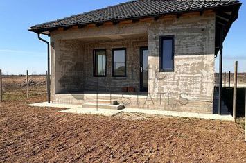 Casa cu 3 camere de vânzare în Cihei anunturi imobiliare Bihor