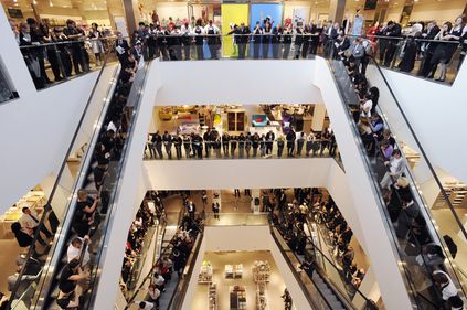 S-a deschis cel mai mare mall din lume, după o investiţie de 1,45 de miliarde de lire sterline. Vedeţi aici cum arată "oraşul shoppingului"