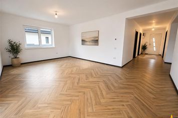 Casă - 4 camere de vanzare TARLUNGENI - Brasov anunturi imobiliare Brasov