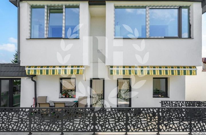 Apartament 5 camere cu terasă și curte generoasă anunturi imobiliare Bucuresti