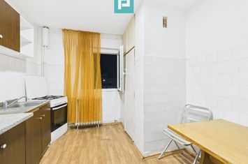 Apartament spațios cu 3 camere, decomandat anunturi imobiliare Arad