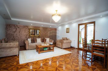 Vilă deosebită cu Restaurant de vânzare în Schitu Stavnic, Iași anunturi imobiliare Iasi