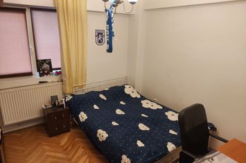 Mantuleasa - Mosilor 4 camere transformate în 3 etaj 3 bloc 1984 anunturi imobiliare Bucuresti