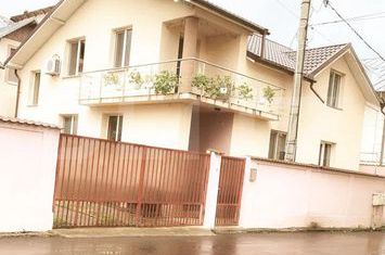 Vilă - 4 camere de vanzare MICRO 2 - Dambovita anunturi imobiliare Dambovita