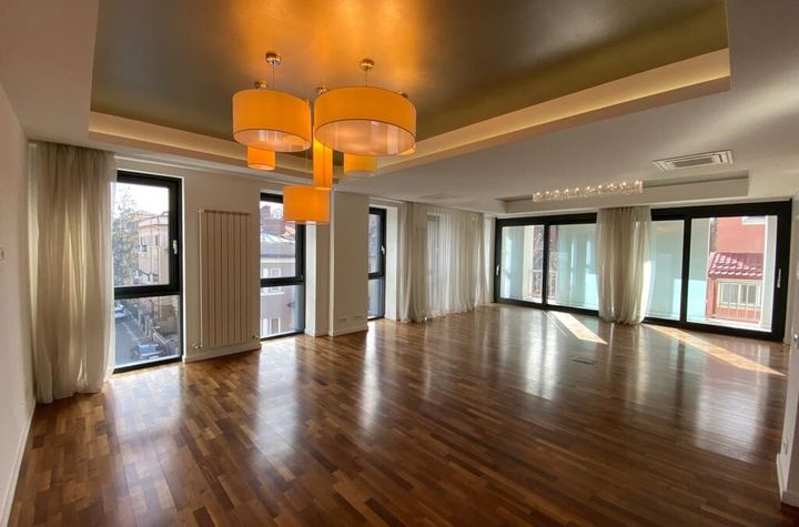 5-room apartment, building with swimming pool, Aviatorilor area anunturi imobiliare Bucuresti