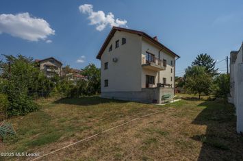 O proprietate imobiliara deosebita, formata din casa și mult teren! anunturi imobiliare Bucuresti