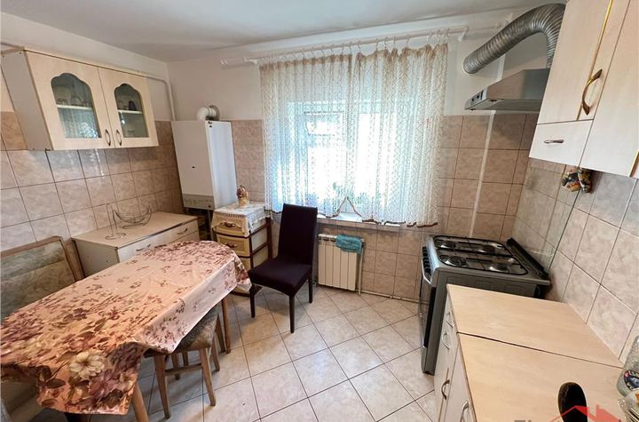 Apartament 4 camere de inchiriat VEST - Vrancea anunturi imobiliare Vrancea