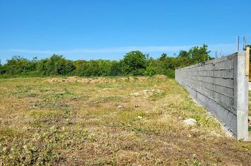 Micro 3, vanzare teren intravilan, 2366 mp- dezmembrat in 4 loturi, P+1+M, anunturi imobiliare Dambovita