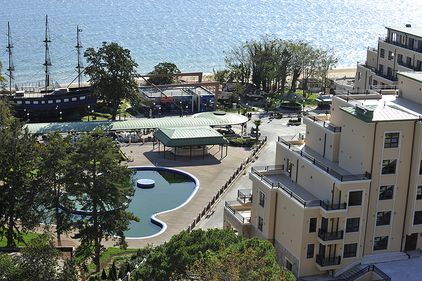 Criza transforma ansamblurile rezidentiale din Mamaia in campusuri de lux