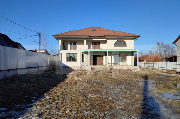 Vilă - 6 camere de vanzare RADAUTI - Suceava anunturi imobiliare Suceava