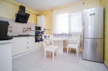 Rond Mall Moldova, 3 camere, curte si loc de parcare! anunturi imobiliare Iasi