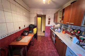 Apartament 4 camere de vanzare CENTRAL - Vrancea anunturi imobiliare Vrancea