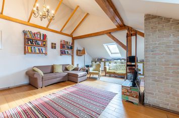 Vilă 4 familii | Apartament + mansardă | Curte 98 mp anunturi imobiliare Cluj