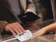 Atentie! Băncile pot bloca conturile celor care nu îşi actualizează datele personale