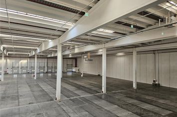 Spațiu industrial de inchiriat EST - Hunedoara anunturi imobiliare Hunedoara