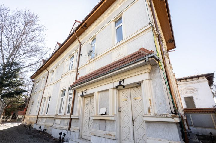 Vilă - 16 camere de vanzare UNIRII - Bucuresti anunturi imobiliare Bucuresti