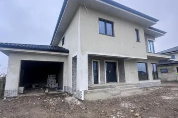 Vilă - 5 camere de vanzare RADAUTI - Suceava anunturi imobiliare Suceava
