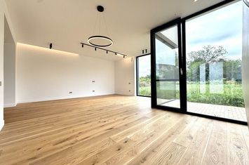Luxury villa located in the complex, near the forest, Tunari anunturi imobiliare Bucuresti