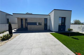 Casă - 4 camere de vanzare NORD - Vrancea anunturi imobiliare Vrancea