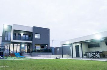 Vilă Exclusivistă pe malul lacului Siutghiol in Ovidiu anunturi imobiliare Constanta