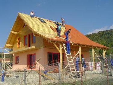 România a avut în iulie cel mai mare declin lunar al sectorului construcţiilor din UE